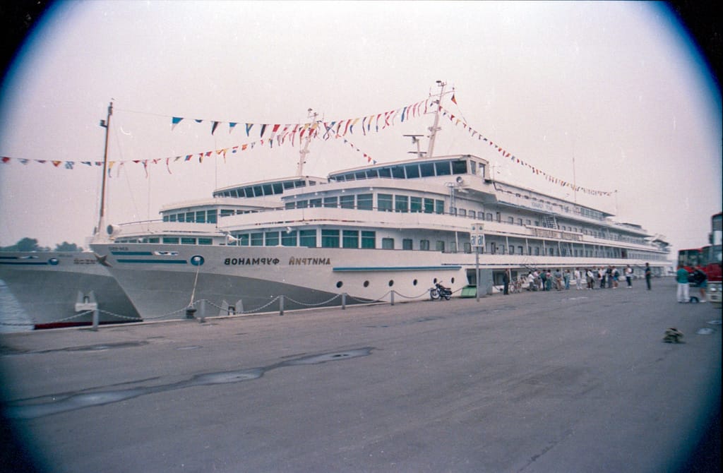 Floating hotel, 1 July 1989