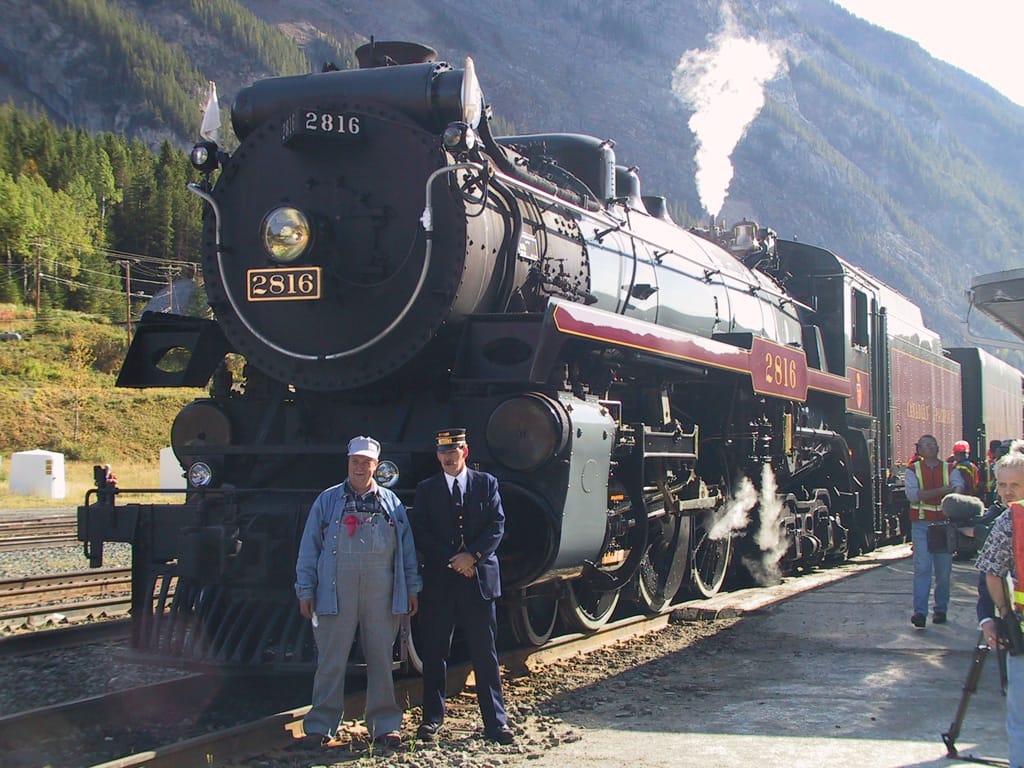 CP 2816's engineer and conductor at Field, British Columbia, 22 September 2001