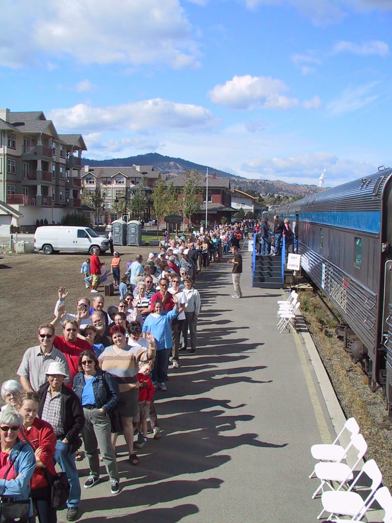 Lining up for the CBC museum, Kamloops, British Columbia, 8 September 2002
