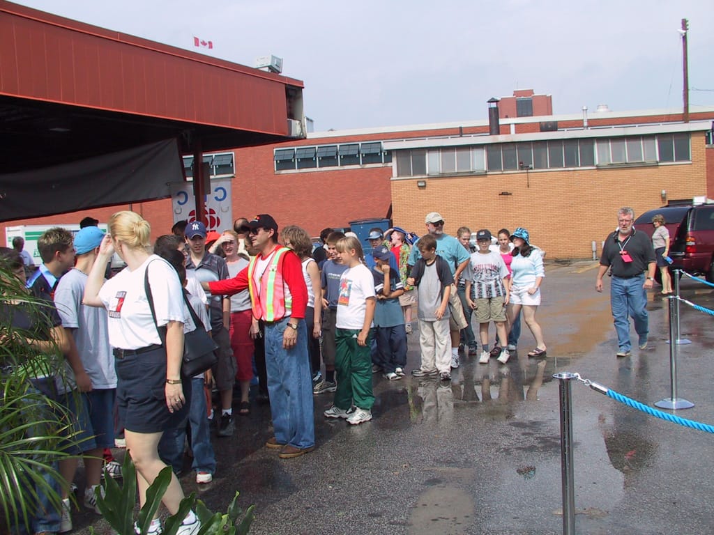 Lineups for the museum in Windsor, Ontario, 20 September 2002