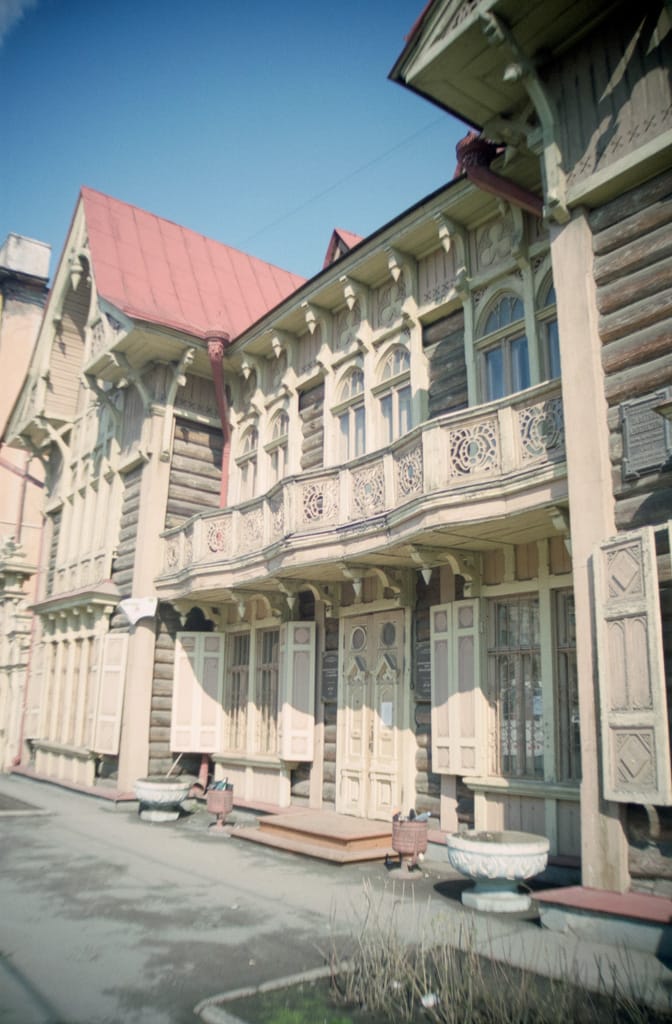 Wooden building, Krasnoyarsk, Russia, 13 May 2005