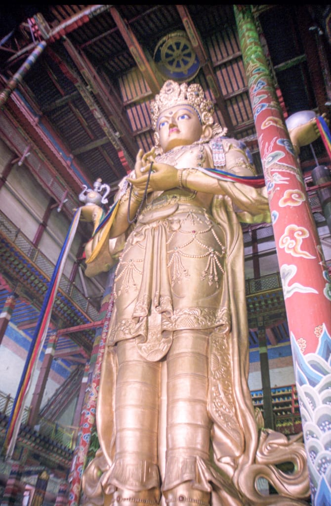 Statue of Avalokiteśvara at Gandantegchinlen Monastery, Ulaan Baatar, Mongolia, 20 May 2005